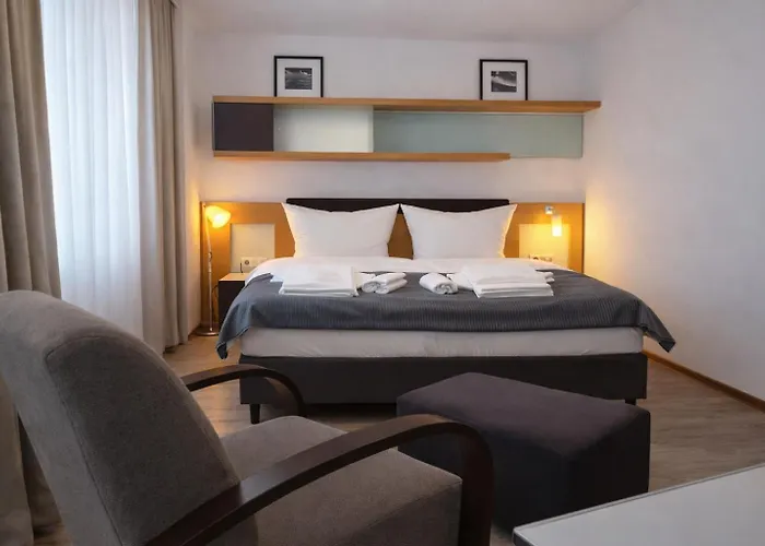 Hotel Check-inn - *
